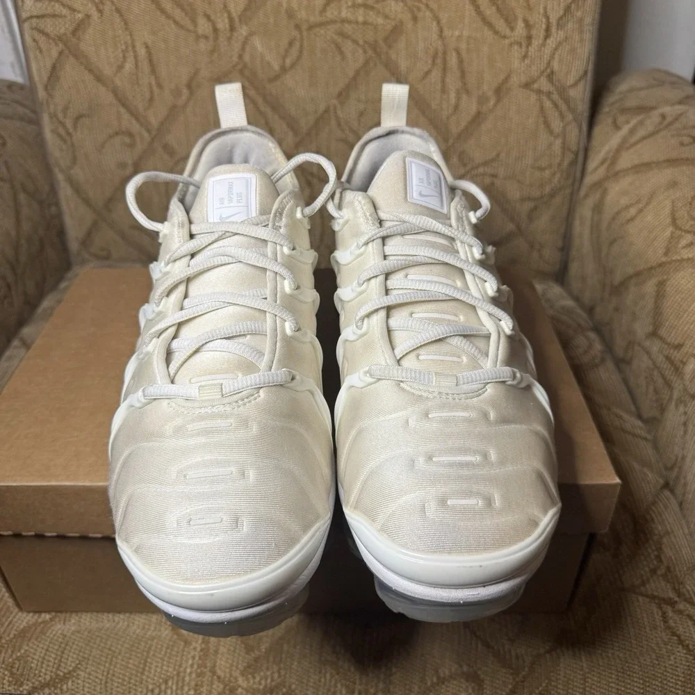 Nike Air VaporMax‎ Plus Size 9.5 Triple White Pure Platinum 924453-100 Nice!